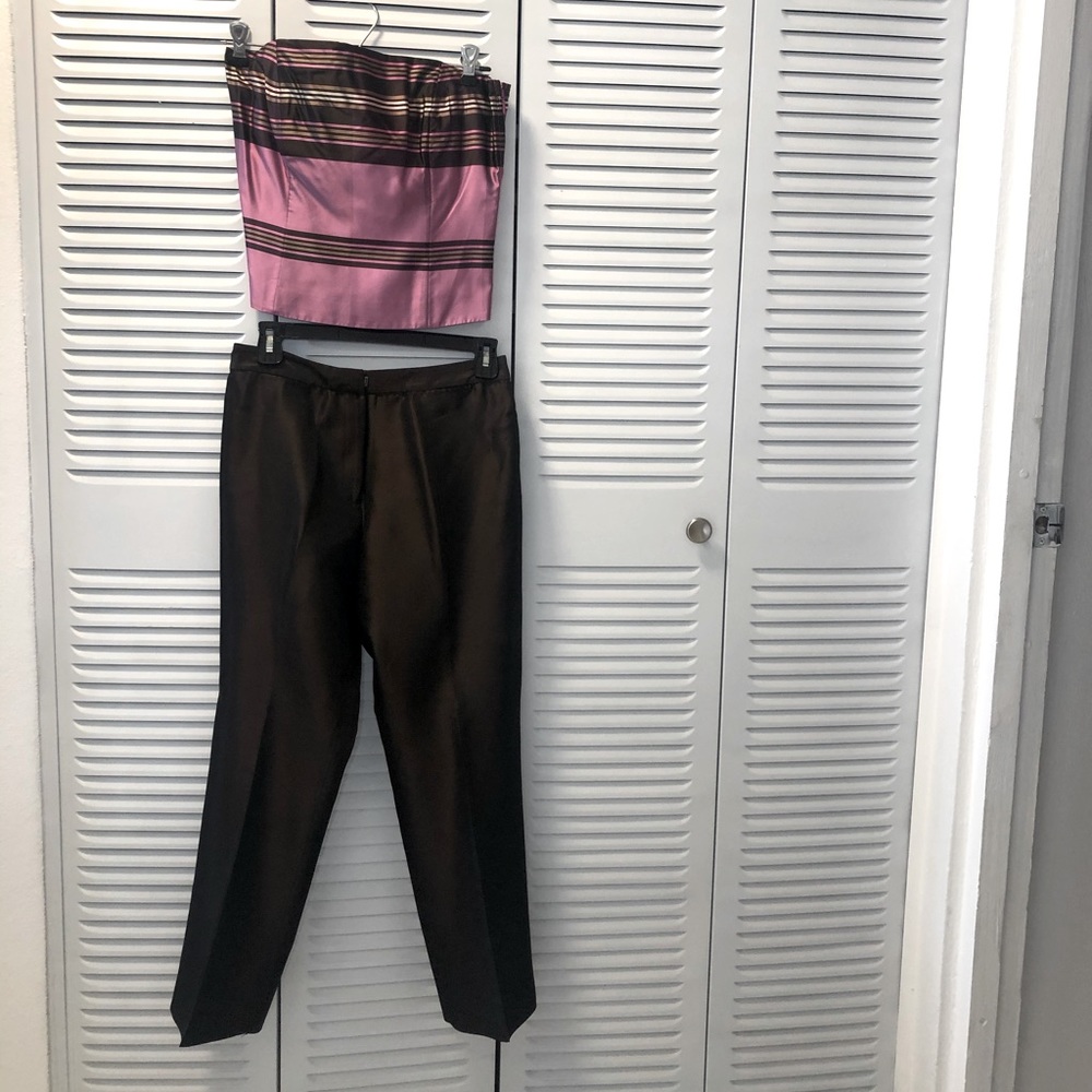 Elegant strapless top.